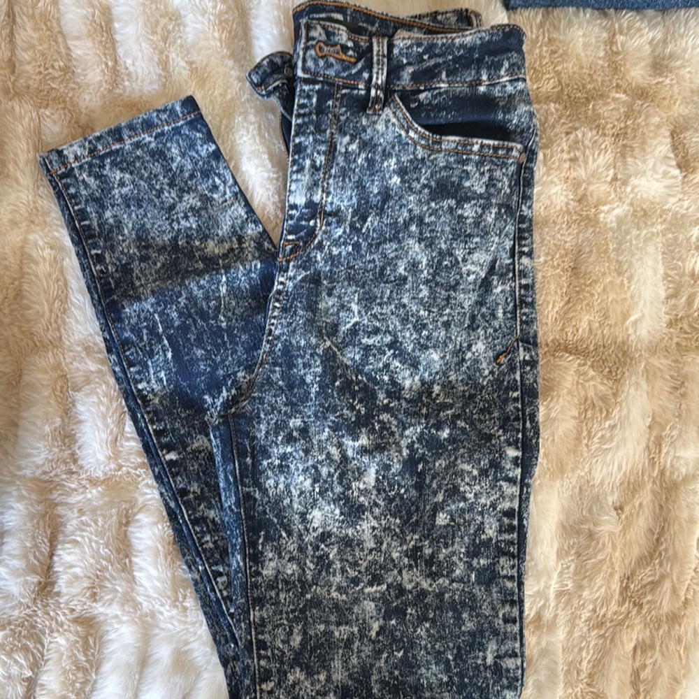 Stone wash dark denim skinny jeans